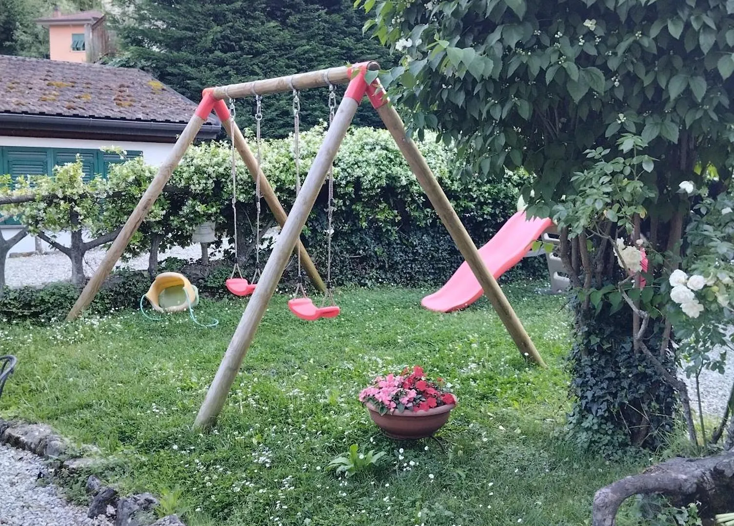 Le Ortensie Di Villa Vittoria Nel Verde A Pochi Minuti Di Auto Dalle Spiagge Mezzanego Italy